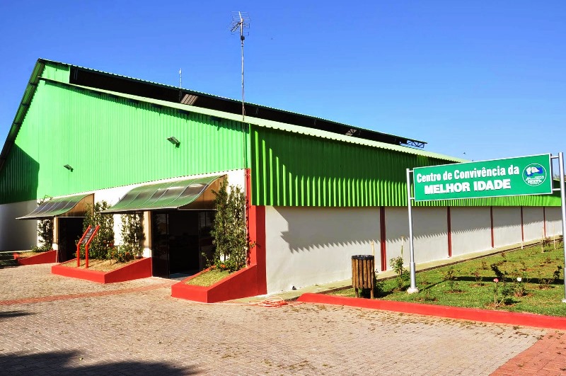 Centro da Melhor Idade presta homenagens ao José Camilo e Manoel em Ibaté