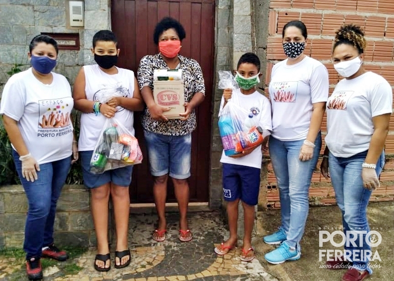 Crianças do Espaço Amigo recebem doações em Porto Ferreira