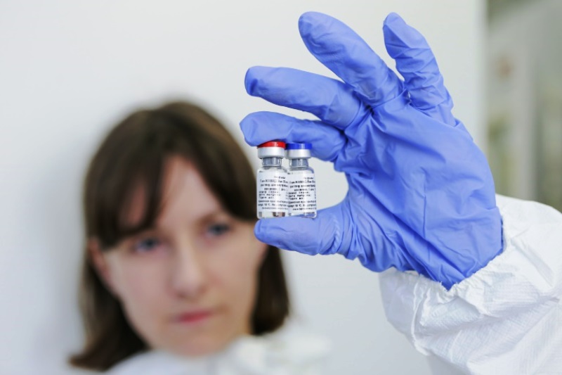 Instituto russo diz que país negocia produção de vacina contra Covid-19 no Brasil