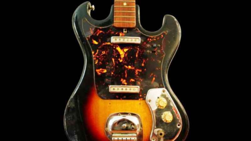 Guitarra de Jimi Hendrix é leiloada por mais de R$ 1 milhão