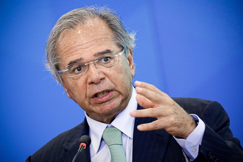 Bolsonaro confirma aval para Guedes discutir novo imposto