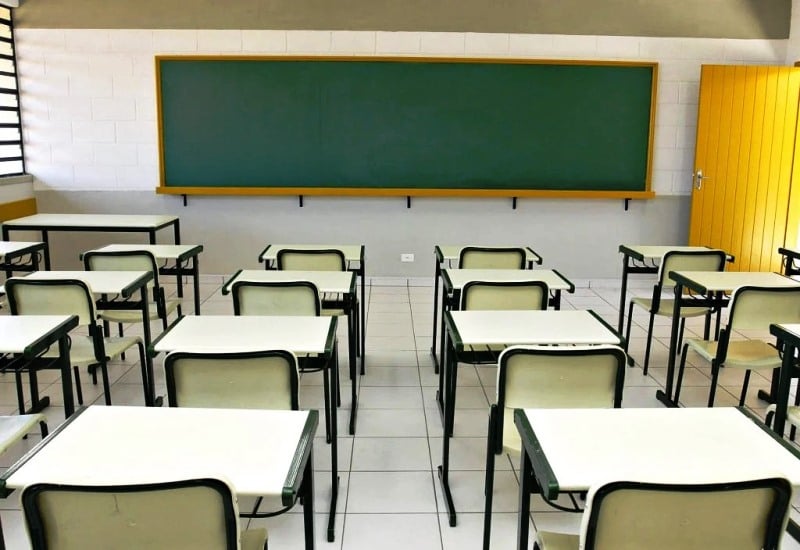 Reabrir escolas pode causar novos surtos, diz Organização