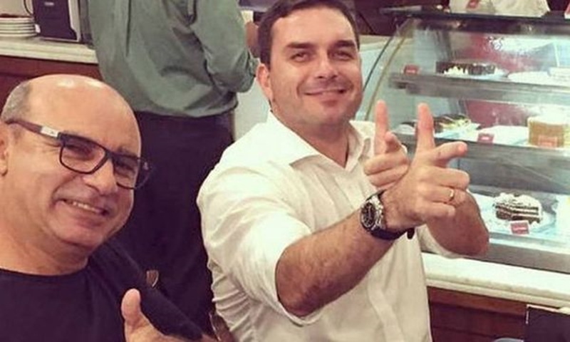 Queiroz diz ao MPF que deu satisfação a Flávio Bolsonaro sobre suposto esquema