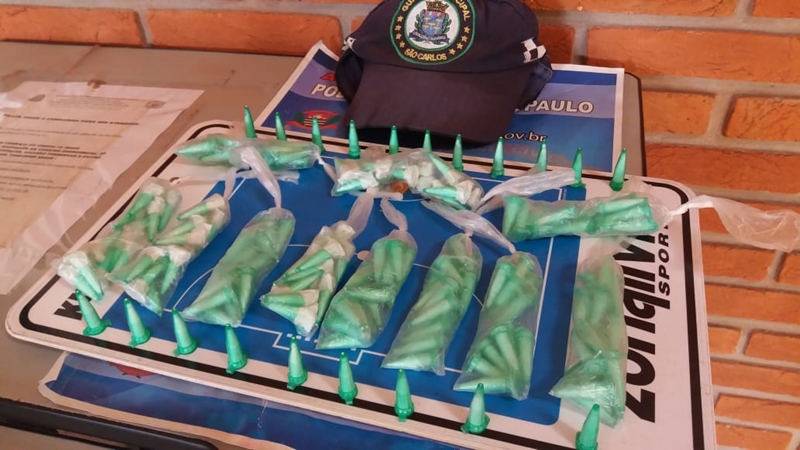 GM apreende sacola plástica recheada de cocaína na Vila Jacobucci