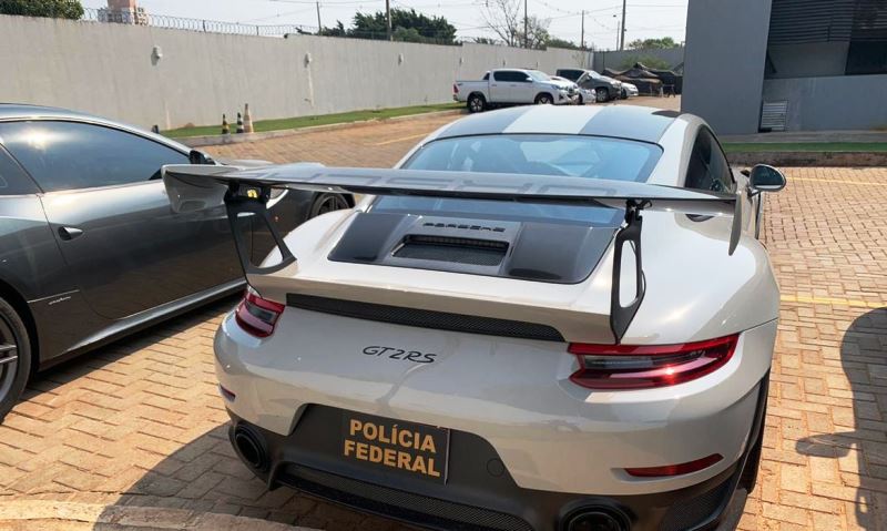 Polícia Federal apura suposto esquema de contrabando de veículos de luxo