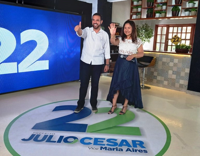 Júlio Cesar e Maria Aires apresentam a última live