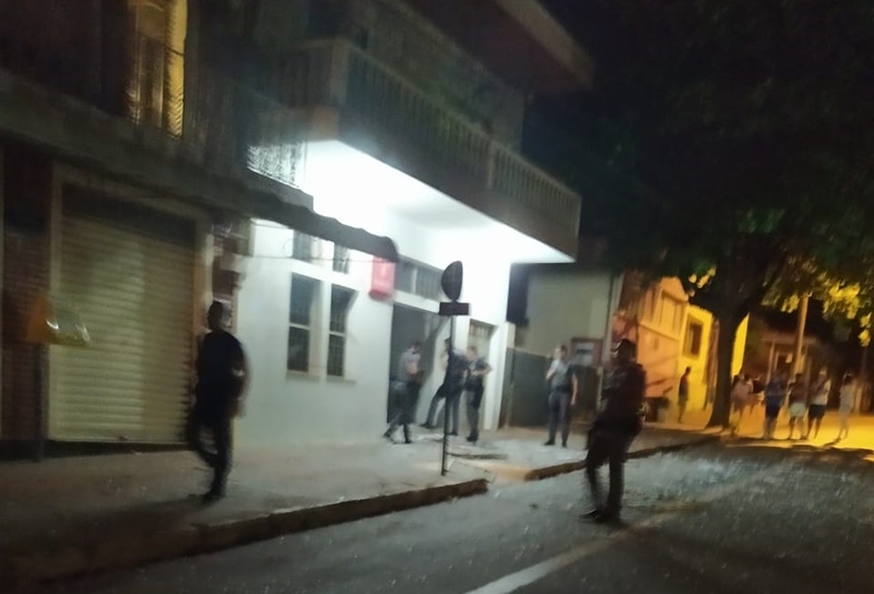 Criminosos fortemente armados atacam agência bancária em Gavião Peixoto