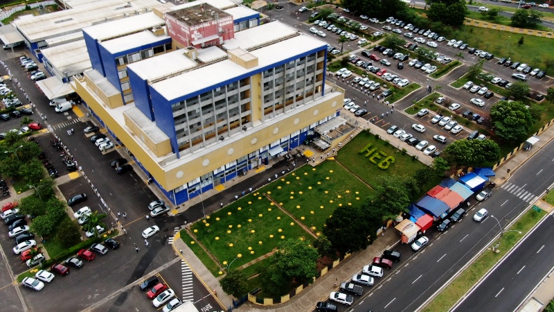 Profissionais ‘abraçam’ Hospital Estadual de Bauru para homenagear combate ao Covid-19