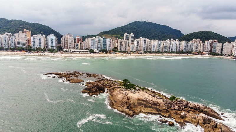 Santos e Guarujá limitam acesso às praias em combate a Covid-19