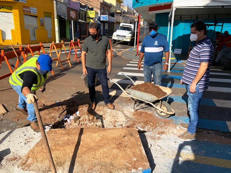 Prefeitura realiza limpeza em galerias de águas pluviais