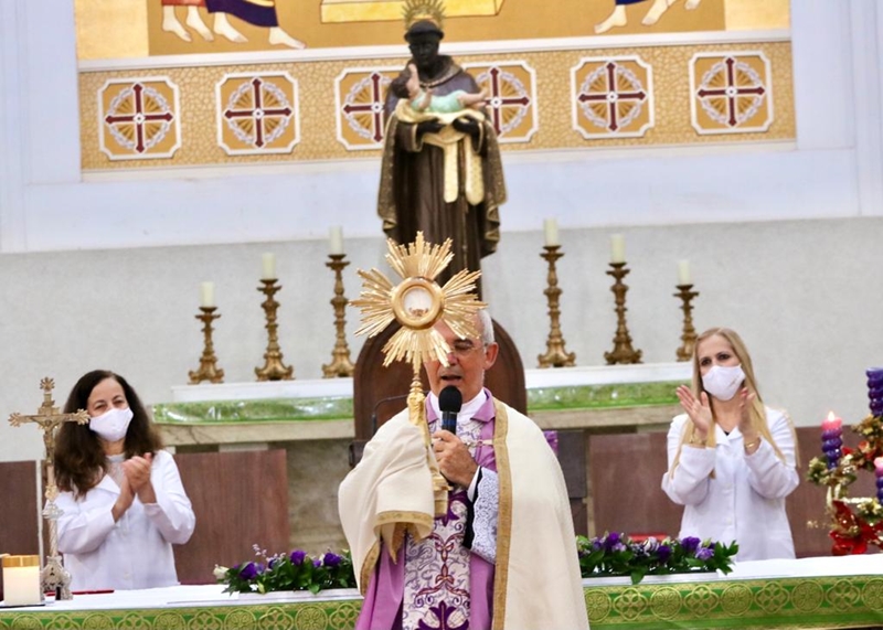 Domingo à tarde com Jesus Eucarístico