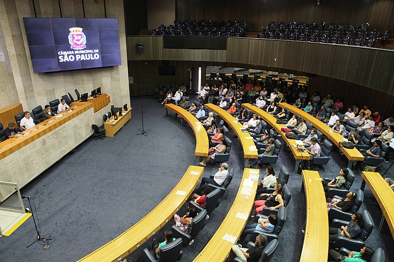 Bancada do PT pede reunião com Covas e fim do recesso na Câmara de SP