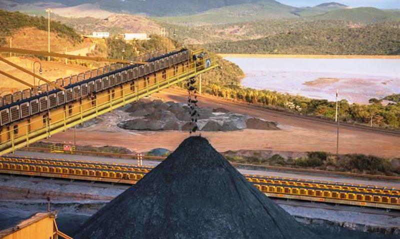 Minério de ferro salta 4% com menores embarques do Brasil e Austrália