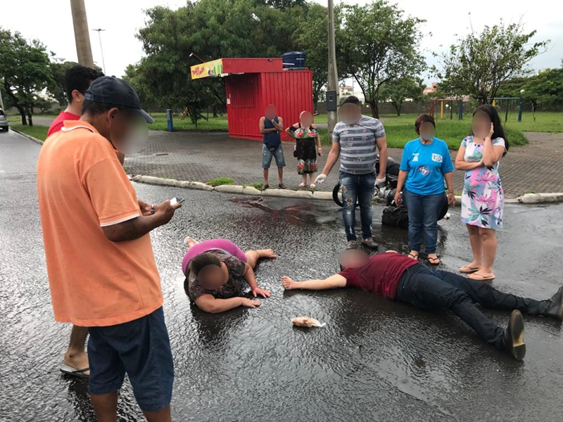 Casal se fere em colisão entre motocicleta e automóvel no Santa Felícia
