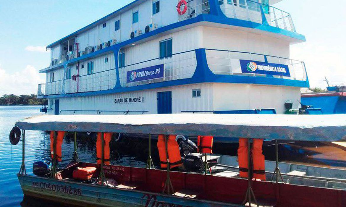 Barcos do INSS retomam missões no Amazonas