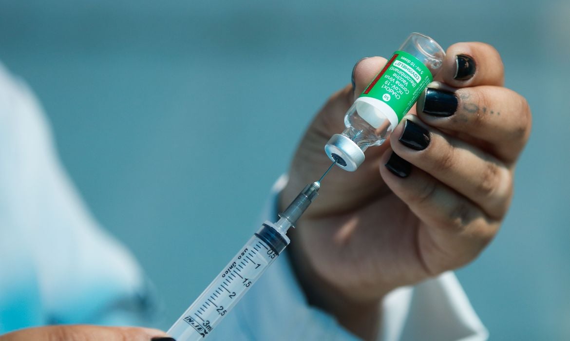 Estado do Rio começa a distribuir segunda dose de vacina