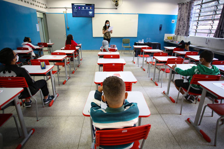 Governo de SP diz que abriu 85% de escolas; 7 fecham por infecção