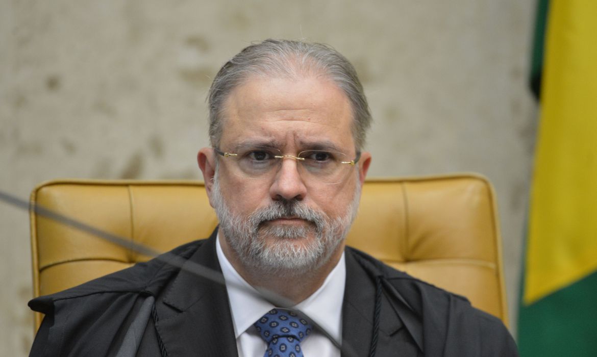 STF leva a Aras acusação contra Bolsonaro por difusão da cloroquina