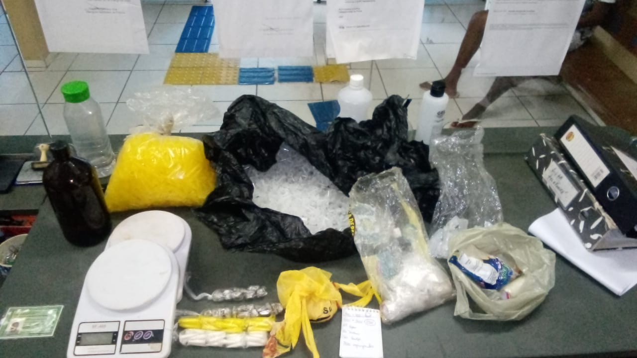 Homem é preso em flagrante com drogas e materiais do tráfico em Porto Ferreira