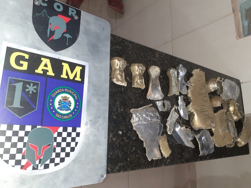 Homens são detidos com pedaços de imagens de ‘Santas’ em bronze no Cruzeiro do Sul