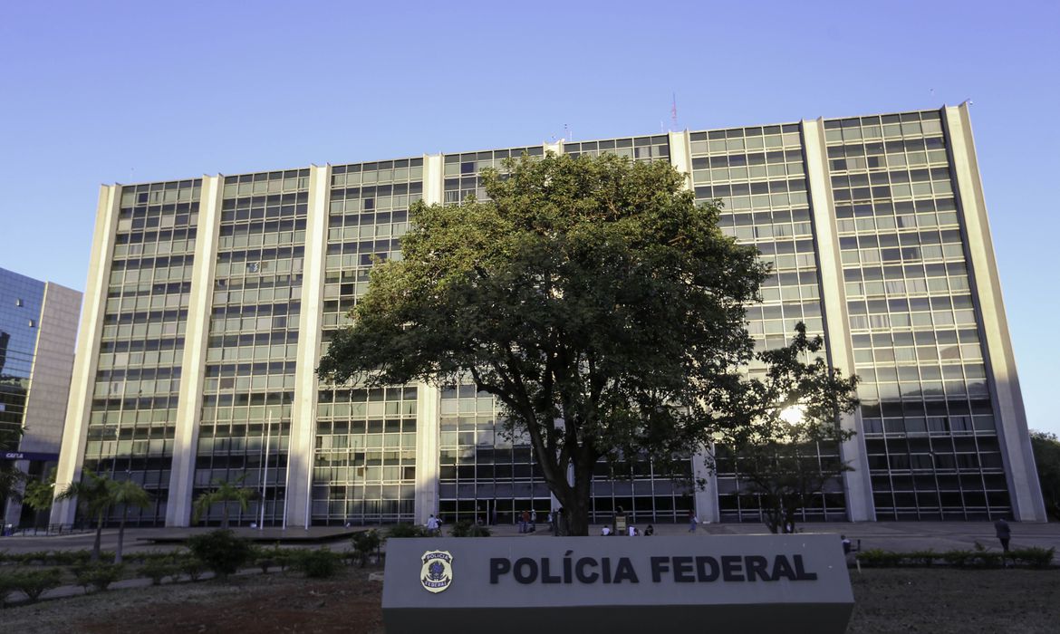 Polícia Federal faz operação contra grupo suspeito de furtos a caixas eletrônicos