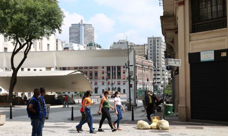 São Paulo autoriza uso de estacionamentos por bares e restaurantes