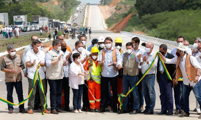 Governo inaugura na Bahia 22 km de pistas duplicadas