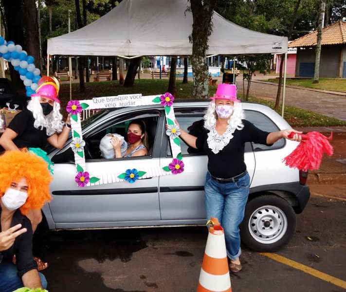 Arrecadação de alimentos por drive-thru alcança sucesso