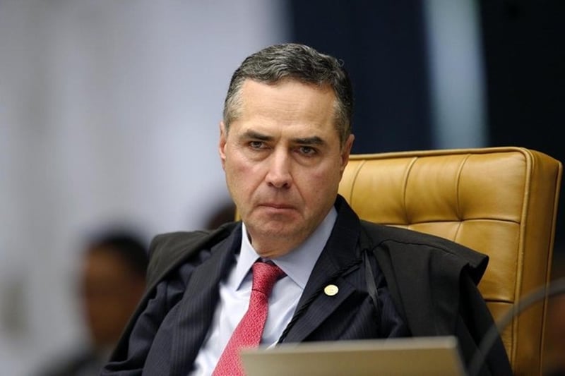 Barroso envia à PGR notícia-crime de Ciro contra Bolsonaro e Mendonça