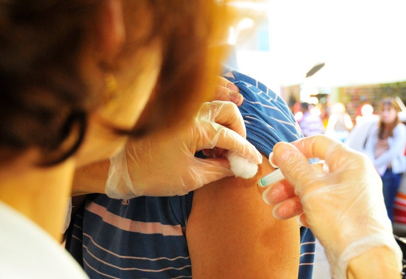 Trabalhadores da educação tomam vacina a partir de amanhã