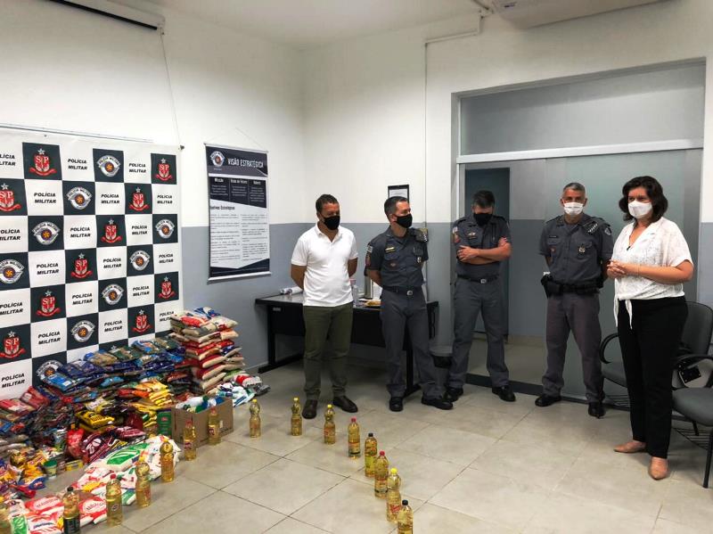 Polícia Militar repassa alimentos para campanha “Vacina Contra a Fome”