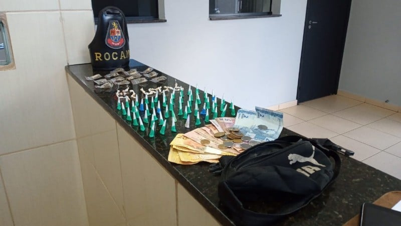 Adolescente é apreendido pela ROCAM com drogas e dinheiro em pochete no Jockey Clube