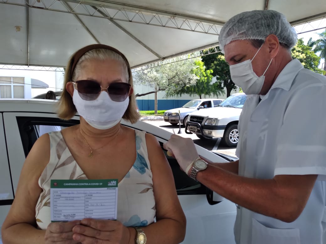 São Carlos realiza plantão de vacinação contra o novo coronavírus neste sábado