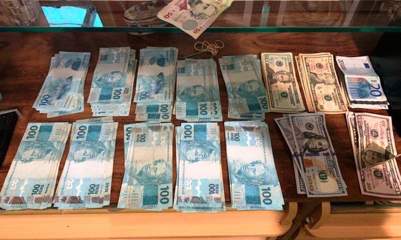 Polícia Federal faz operação contra lavagem de dinheiro do tráfico de drogas