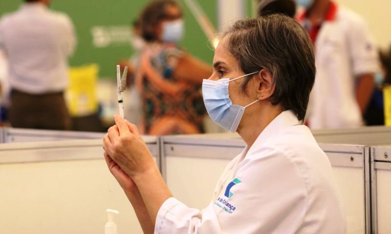São Paulo começa a vacinar profissionais da saúde autônomos contra Covid-19