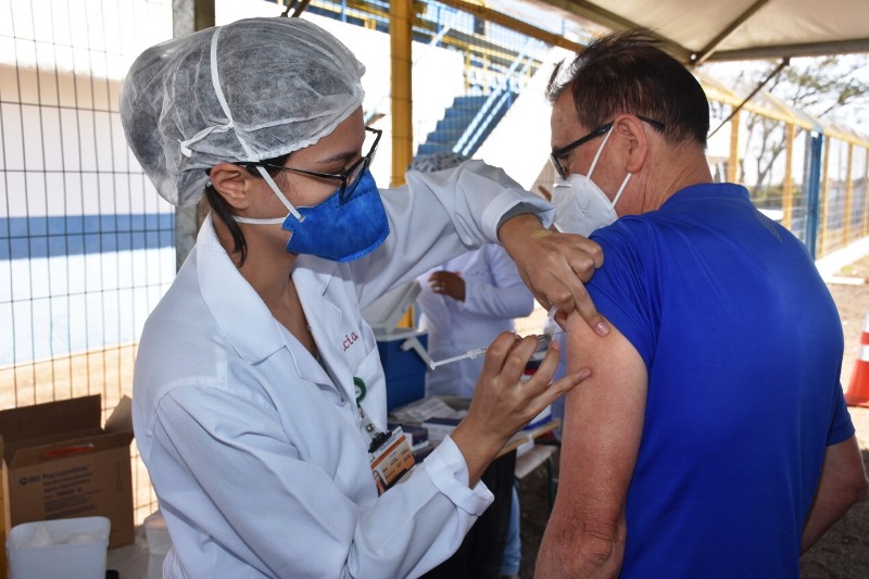 São Carlos continua vacinação de pessoas com comorbidades
