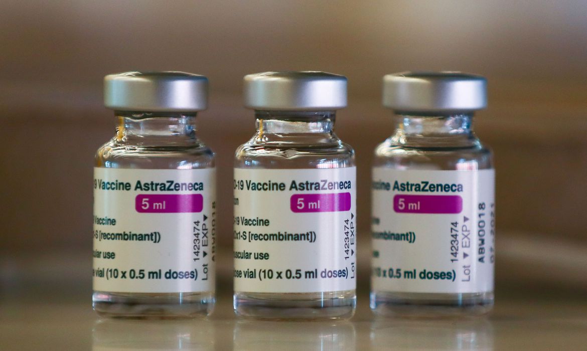 Fiocruz recebe nova remessa de insumo para produção de vacina