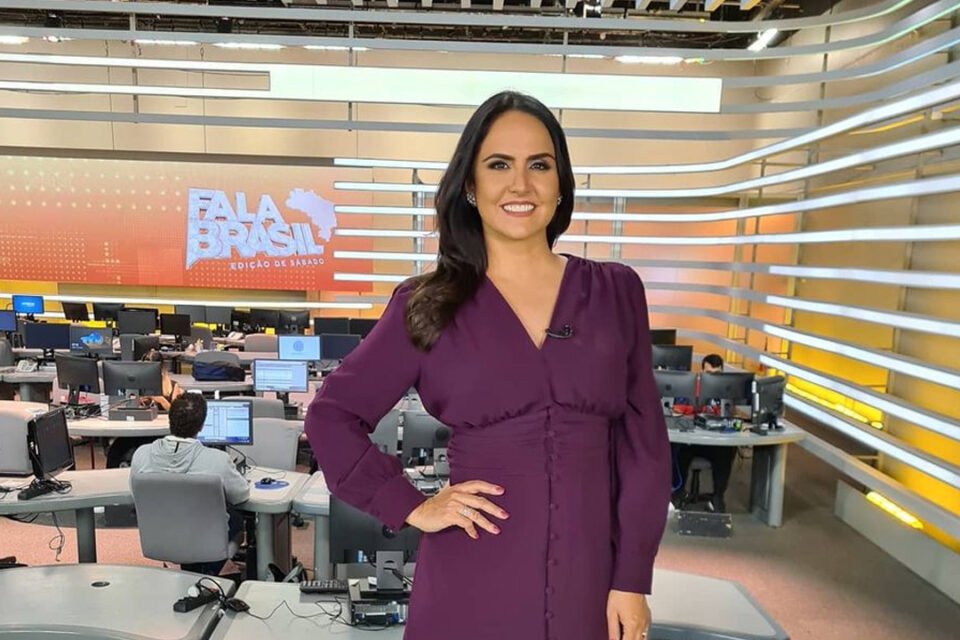 Carla Cecato é demitida da Record TV após 16 anos na emissora