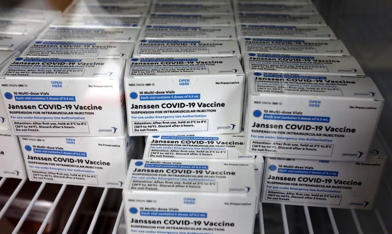 Novo lote com 300 mil doses da vacina da Janssen chega ao Brasil