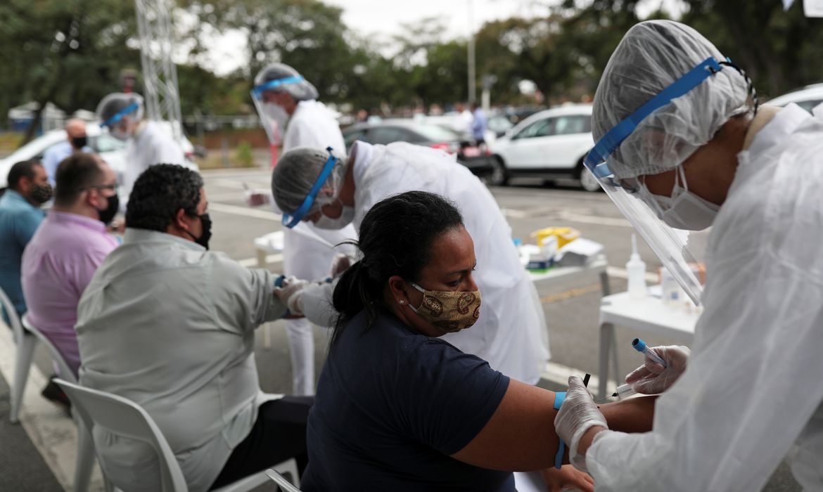 País tem 18,4 milhões de casos acumulados e 513,4 mil mortes por Covid-19