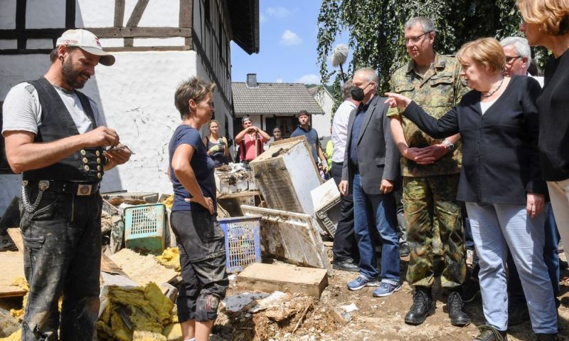 Enchentes são aterrorizantes, diz Merkel; mortes chegam a 188