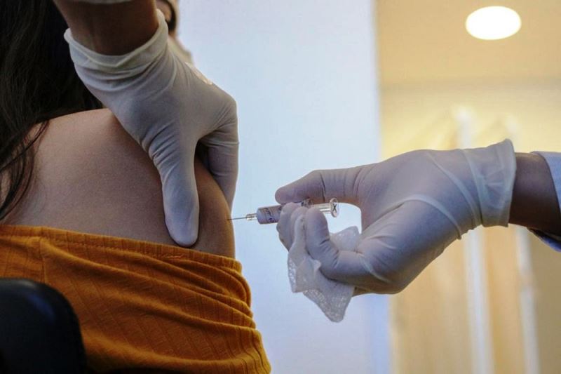Vacinas contra a Covid-19 mantém proteção contra variantes, mas há lacunas nas evidências