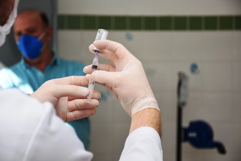 Vacinação continua para faixa etária de 30 a 34 anos nesta semana