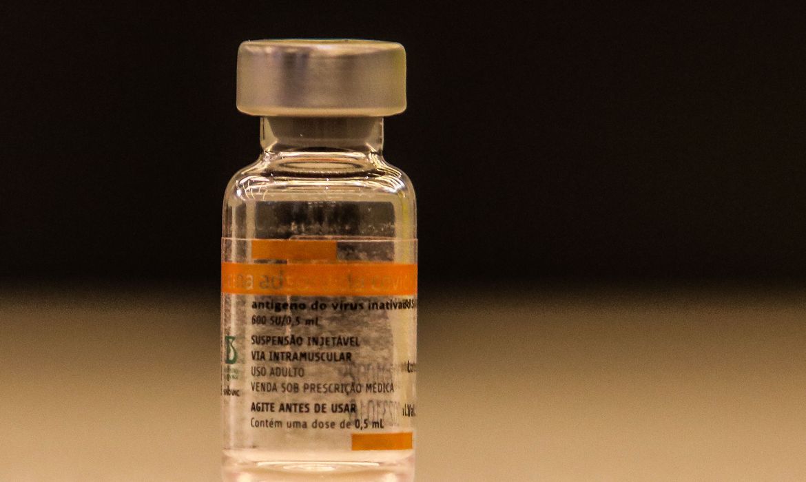Vacina faz cair em 95% as mortes e em 80% os casos de covid