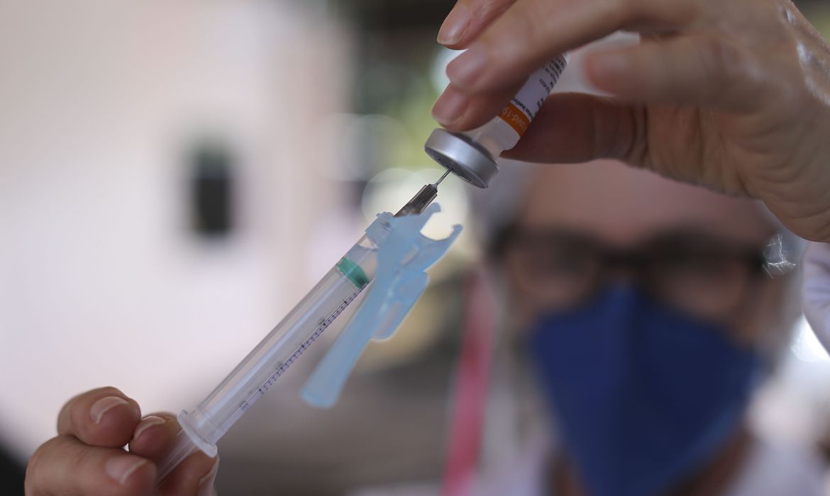 Brasil deve receber 69,4 mi de doses de vacinas em setembro