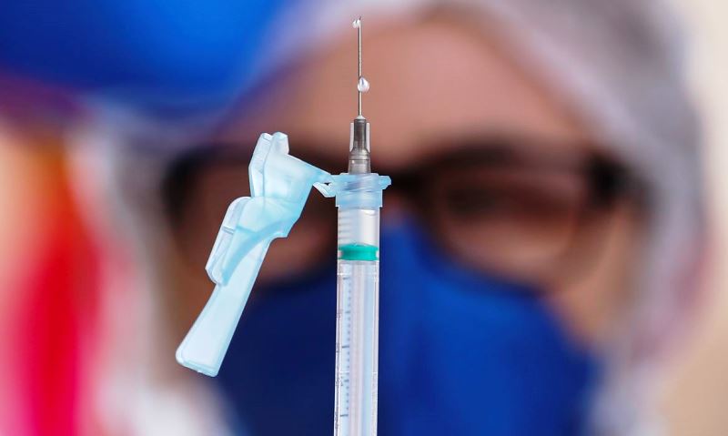 Terceira dose da vacina contra a Covid-19 será aplicada a partir de setembro