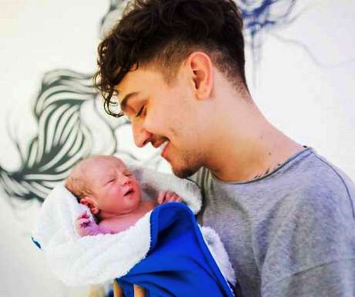 Christian Figueiredo anuncia nascimento do segundo filho com a youtuber Zoo