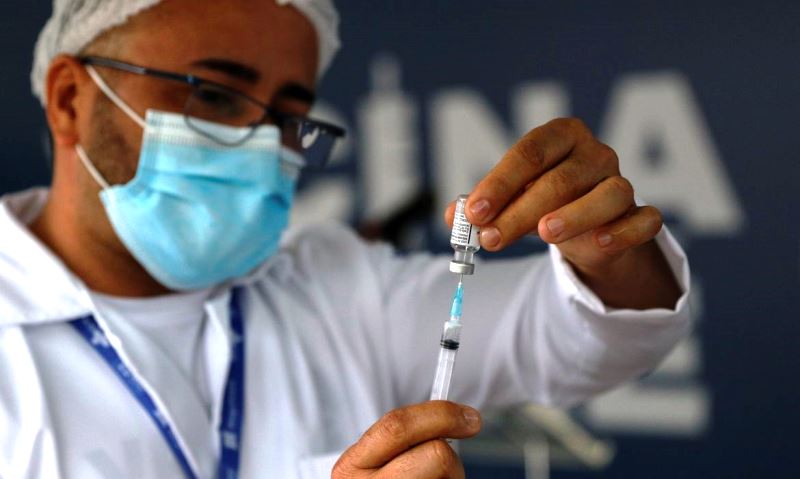 Rio suspende vacinação de adolescentes por falta de doses