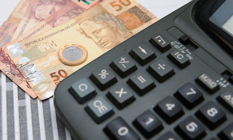 Governo melhora projeção de déficit primário para R$ 139 bi