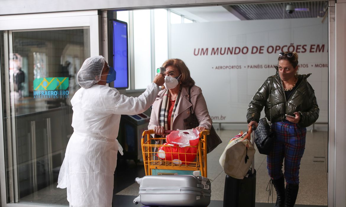 Movimentação em aeroportos de São Paulo tem aumento no feriado